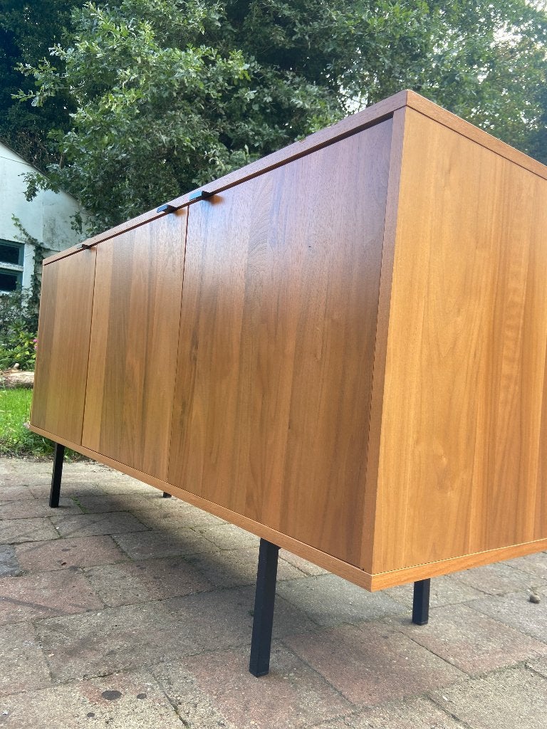 Meuble TV moderne avec 4 portes, 140 cm, aspect bois, Maison & Meubles, 25 à 50 cm, Moins de 100 cm, Comme neuf, 100 à 150 cm