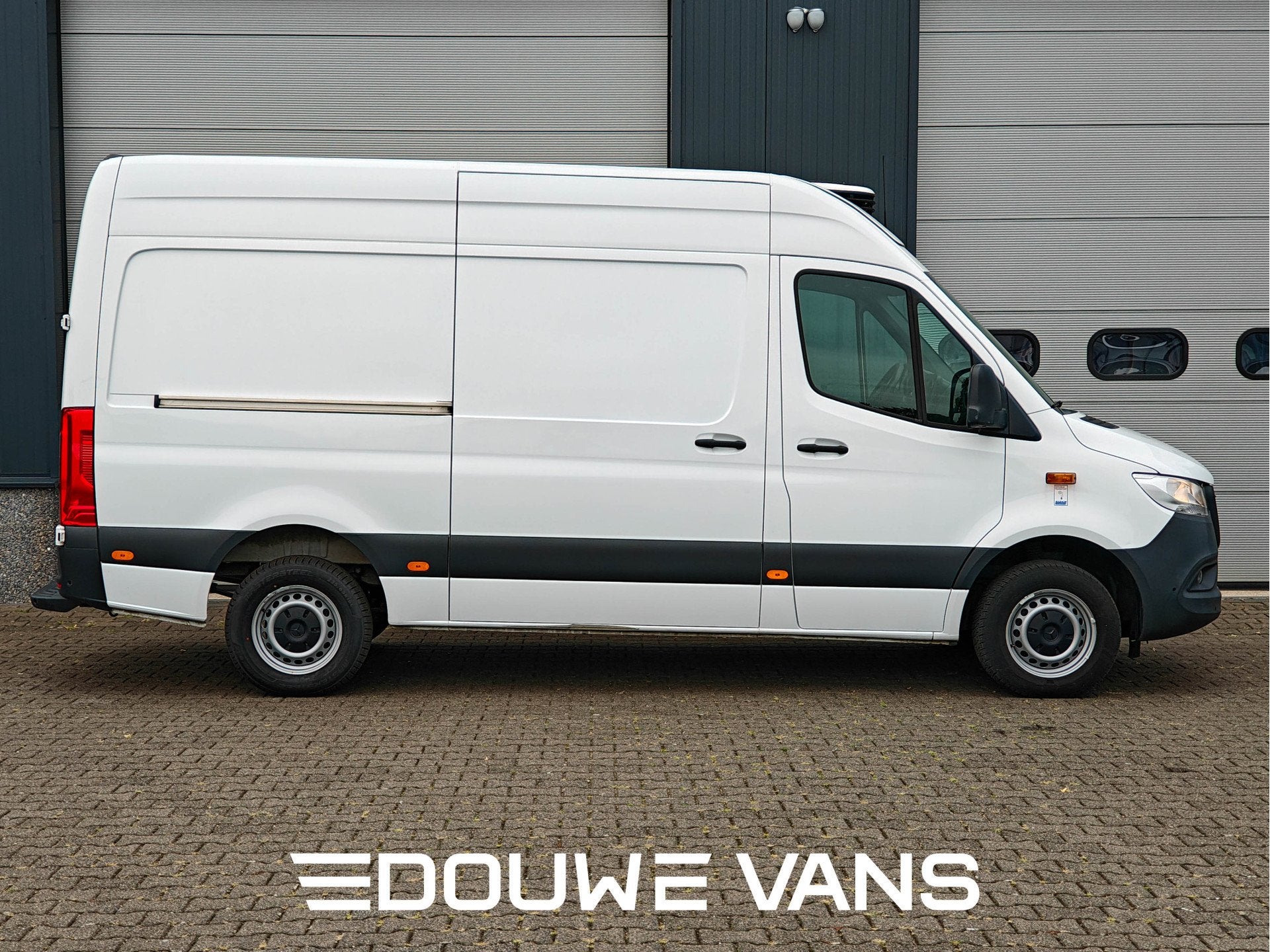 Mercedes-Benz Sprinter 317 L2H2 Automaat LED Koelwagen Carri, Auto's, Automaat, Gebruikt, Zwart, 4 cilinders
