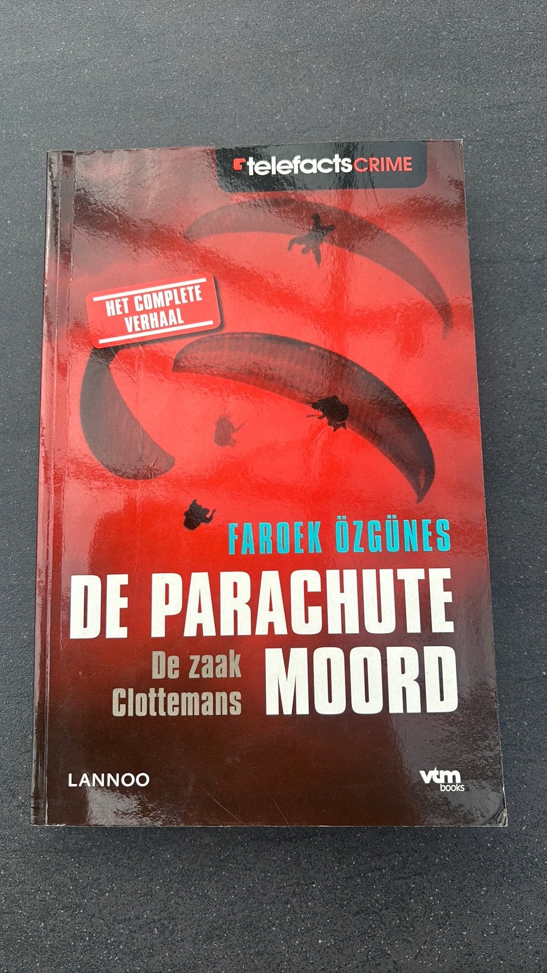 Faroek Özgünes - De parachutemoord, Boeken, Ophalen of Verzenden, Faroek Özgünes