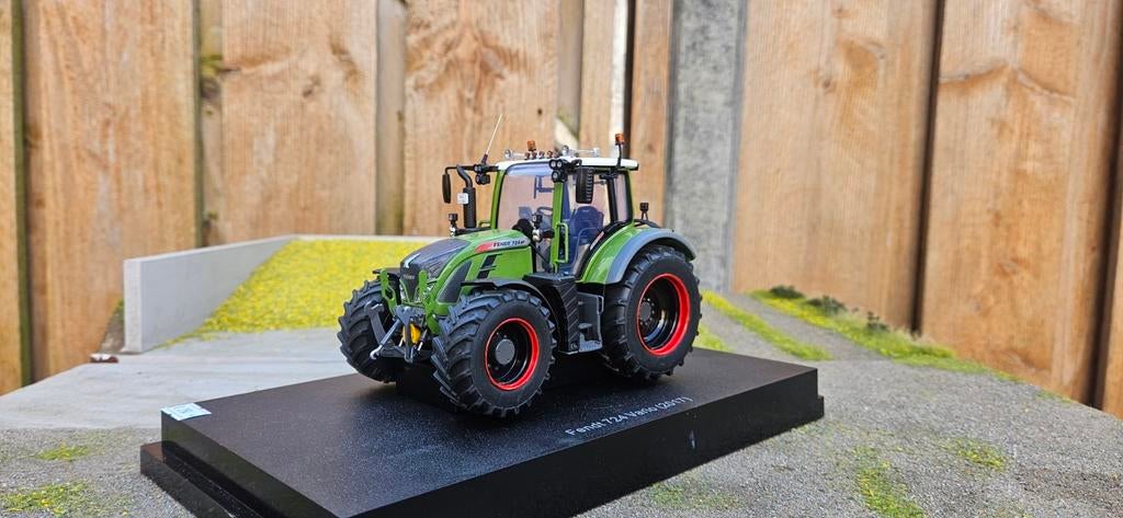 Verbouwde Fendt 724 Vario 1:32, Hobby en Vrije tijd, Ophalen of Verzenden, Nieuw, Tractor of Landbouw, Universal Hobbies