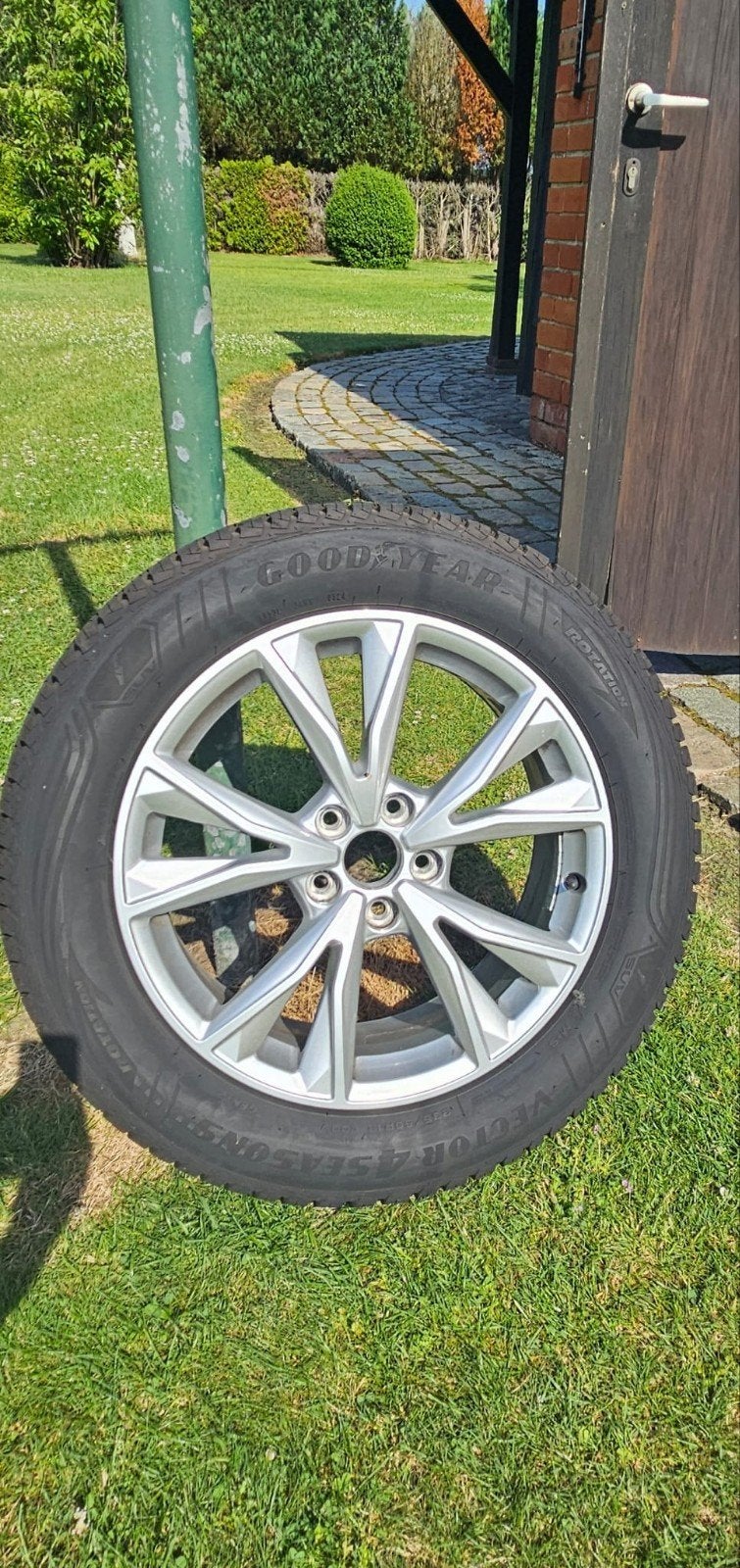 originele audi Q3 velgen banden ! uitstekende staat !, Auto-onderdelen, Ophalen, 18 inch, Banden en Velgen, 235 mm