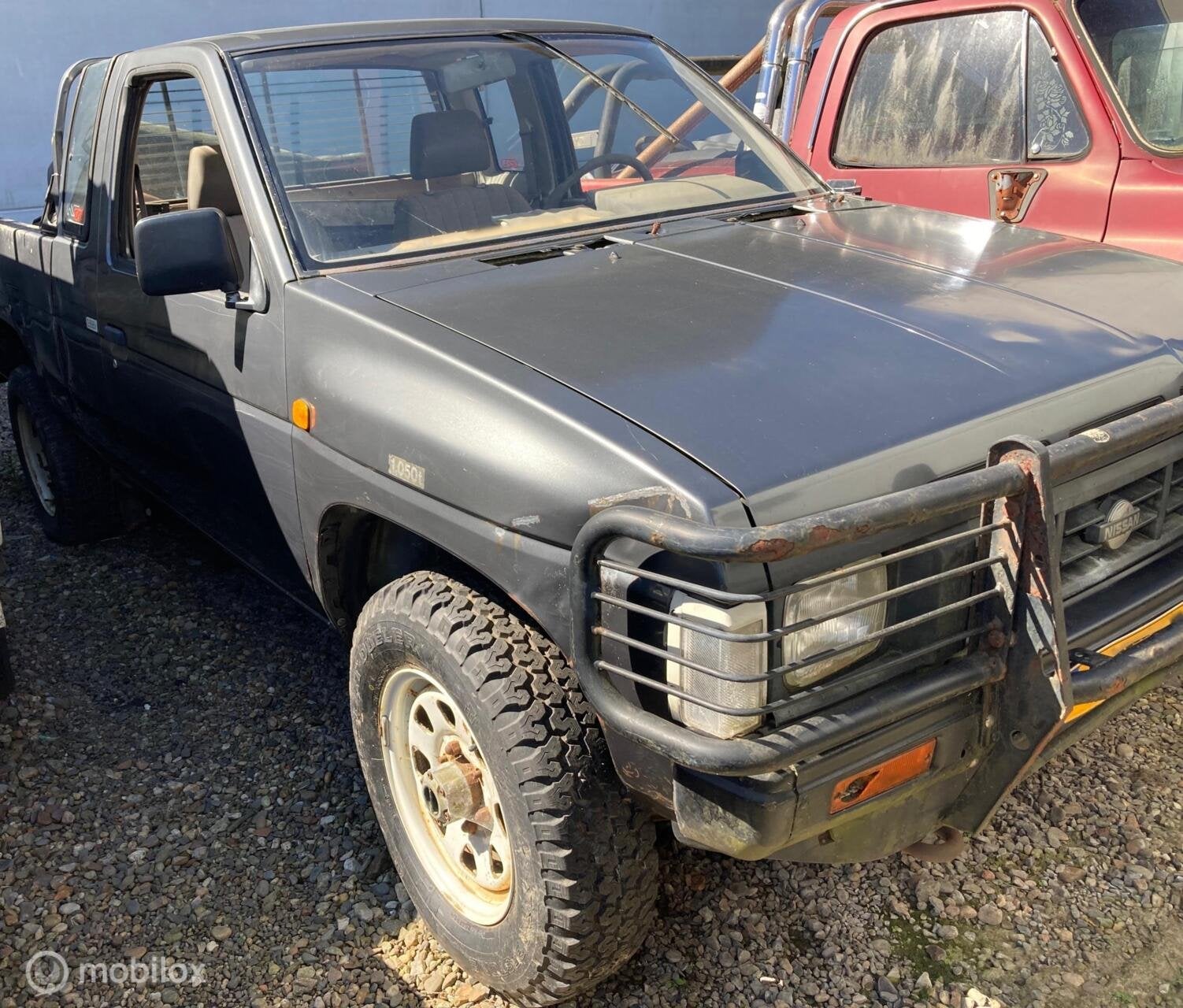 Nissan King Cab 2.4 B / LPG 4 WD HOBBYPROJEKT / ONDERDELEN, Auto's, Stof, Gebruikt, Overige modellen, 4 cilinders