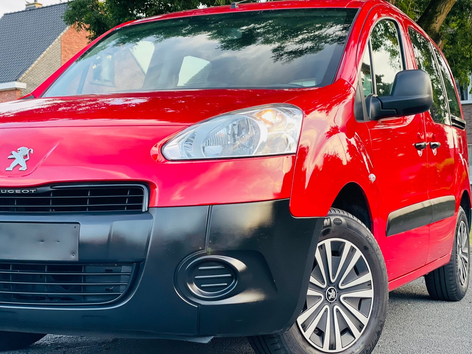 Peugeot Partner Tepee 1,6 benzine met 60,000 km 2014, Autos, Rouge, Euro 5, Achat, 72 kW