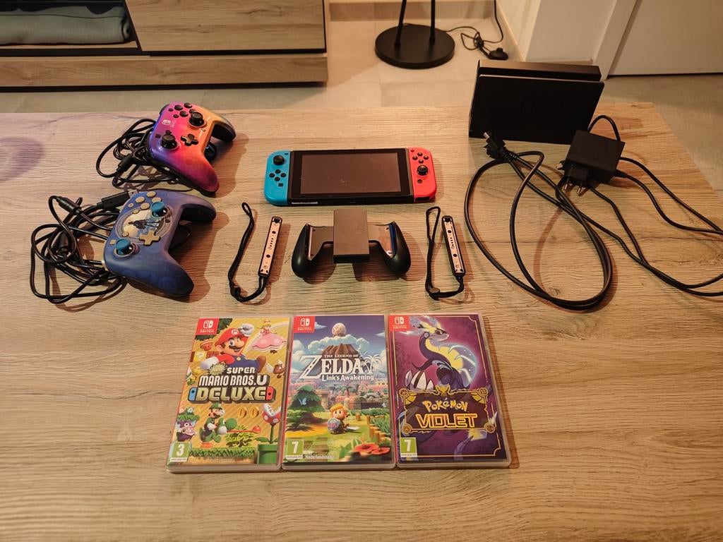 Nintendo Switch V2 (betere batterij) + 5 games + docking sta, Games en Spelcomputers, Ophalen, Zo goed als nieuw