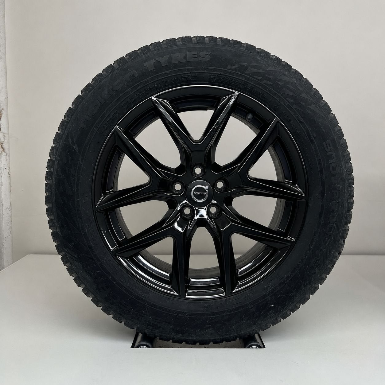 Volvo XC60 - 18 inch Black Edition - winterbanden, Auto-onderdelen, Banden en Velgen, 18 inch, Gebruikt, Banden en Velgen, 235 mm