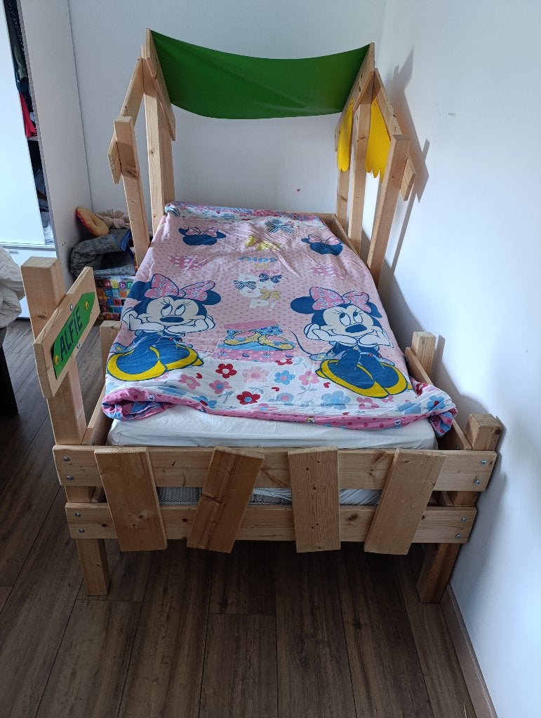 Lit cabane en bois enfant, Enfants & Bébés, Enlèvement, Comme neuf, Sommier à lattes
