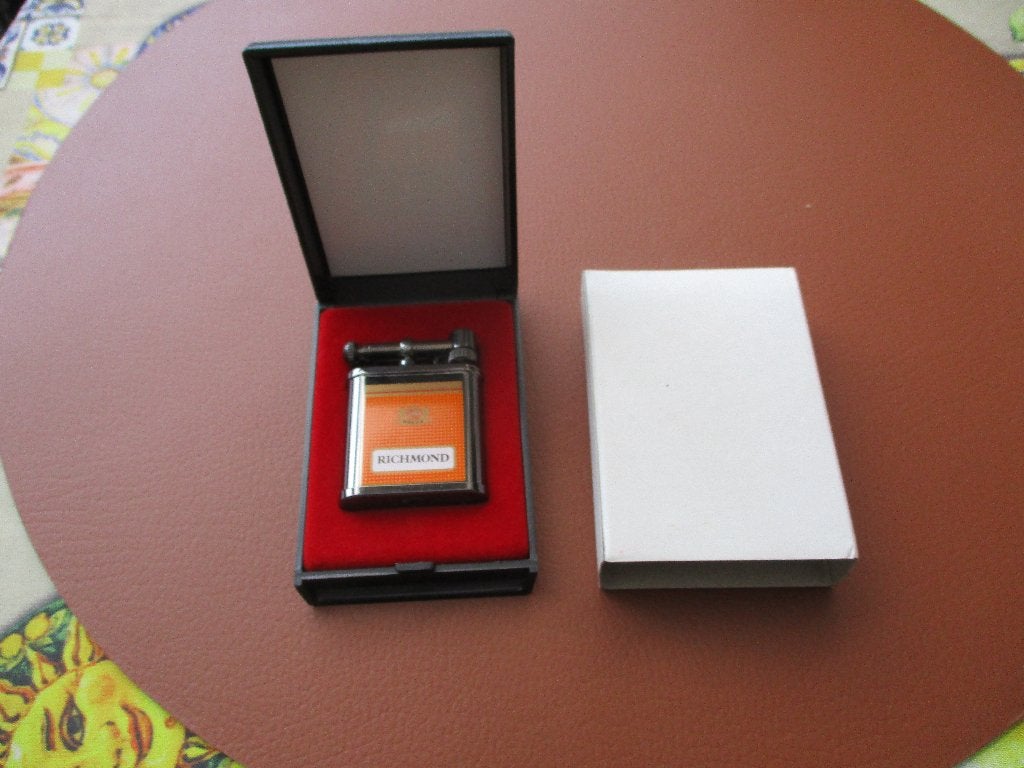 aansteker van Richmond in doos, Collections, Enlèvement ou Envoi, Comme neuf, Briquet