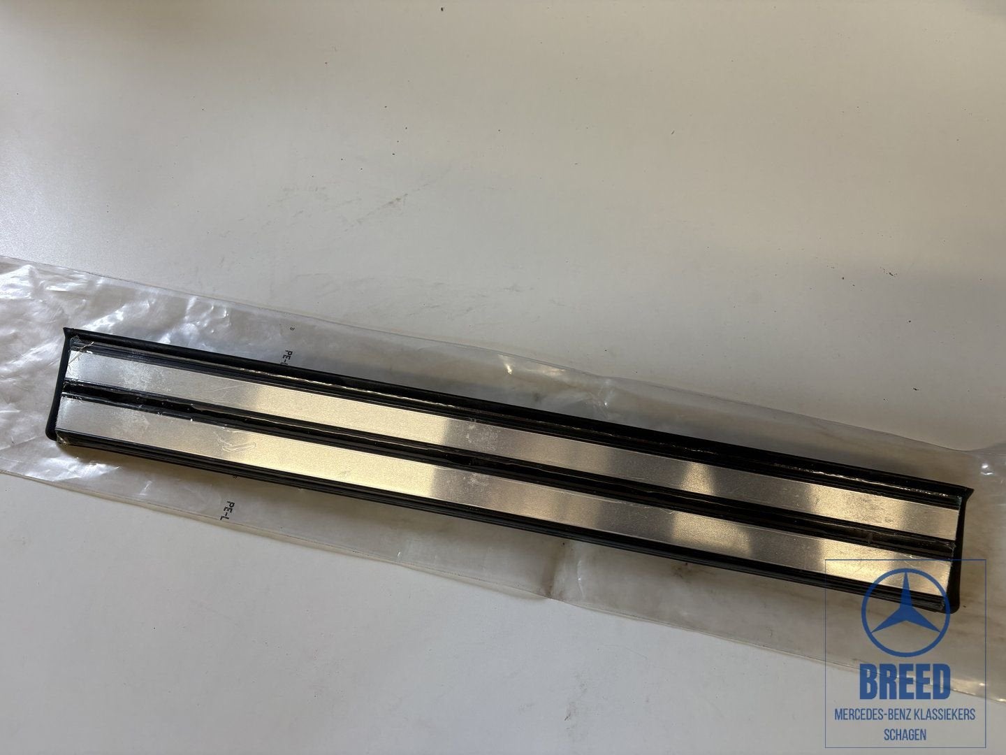 NOS instaplijst achter blauw voor Mercedes-Benz W210 E-Klass, Autos : Pièces & Accessoires, Neuf, -, -, Enlèvement ou Envoi