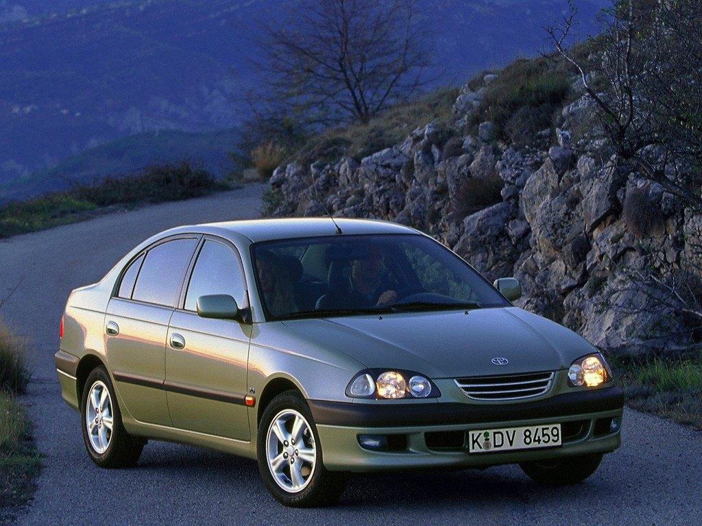 Liefhebber zoekt Toyota Avensis 1ste generatie (1998-2002), Auto's, Toyota, Avensis, Particulier, Te koop, Benzine