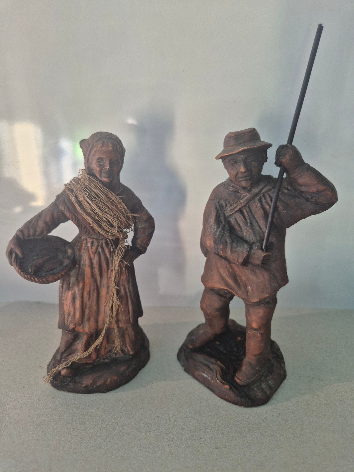Vintage set van 2 landelijke vissersbeelden, Antiek en Kunst, Ophalen of Verzenden, Gepatineerd, Gips, Beeld