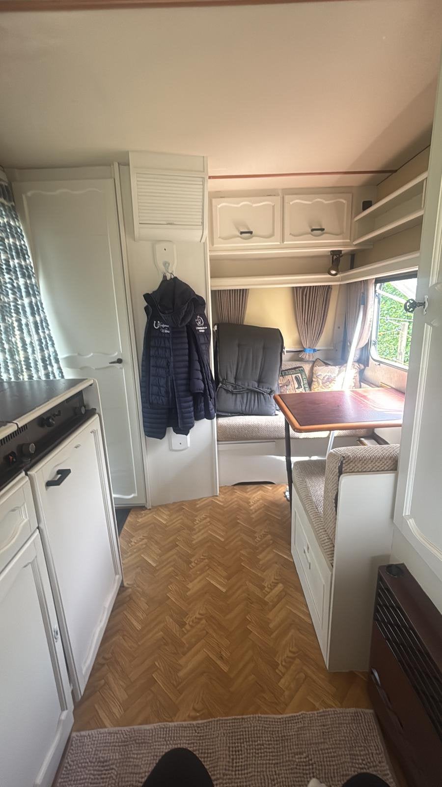 Lmc caravan te koop 750kg, Caravanes & Camping, Entreprise