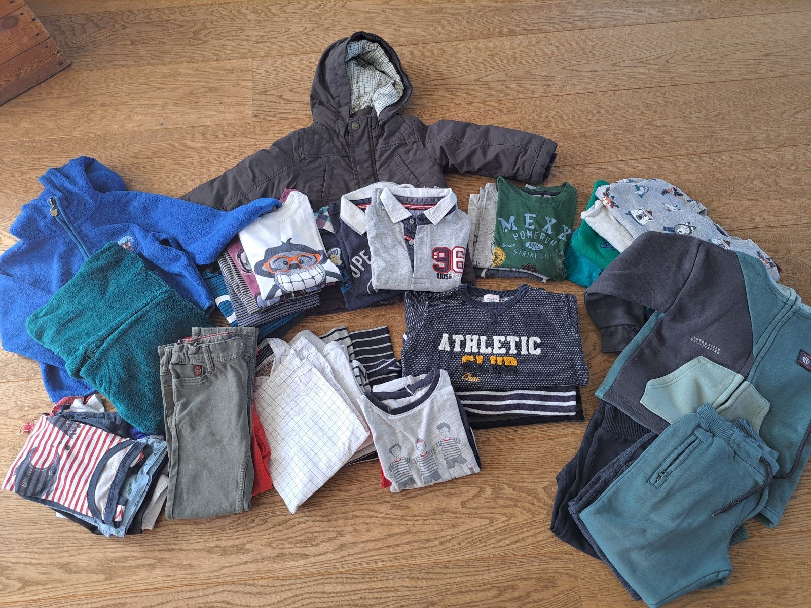 Lot vêtements garçon 4 ans. Automne hiver, Enfants & Bébés, Enlèvement