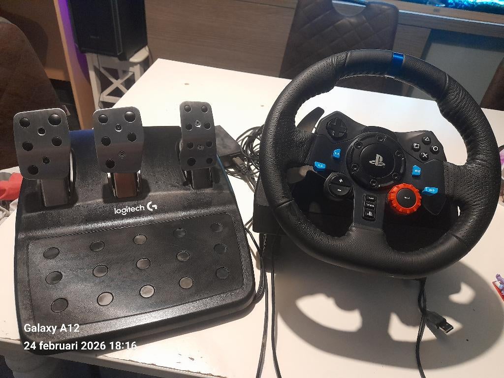 Logitech racestuur en pedalen, Online, 1 joueur, À partir de 7 ans, Comme neuf