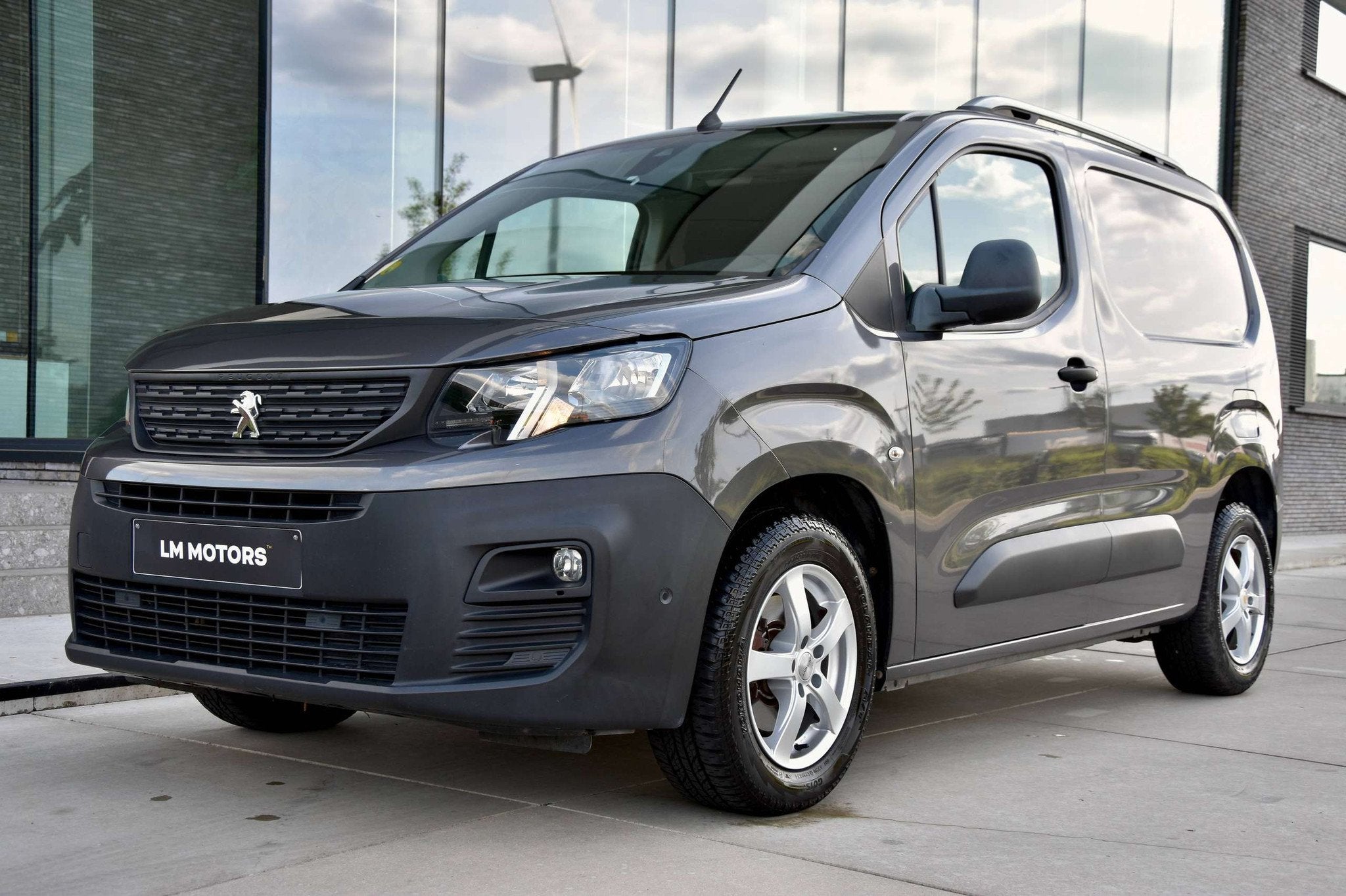 Peugeot Partner 1.5 BlueHDi * AUTOMAAT * 3 ZIT PLAATSEN, https://public.car-pass.be/vhr/fe72b0d0-7a1e-490b-b587-b6f16aeaf9e5, Argent ou Gris