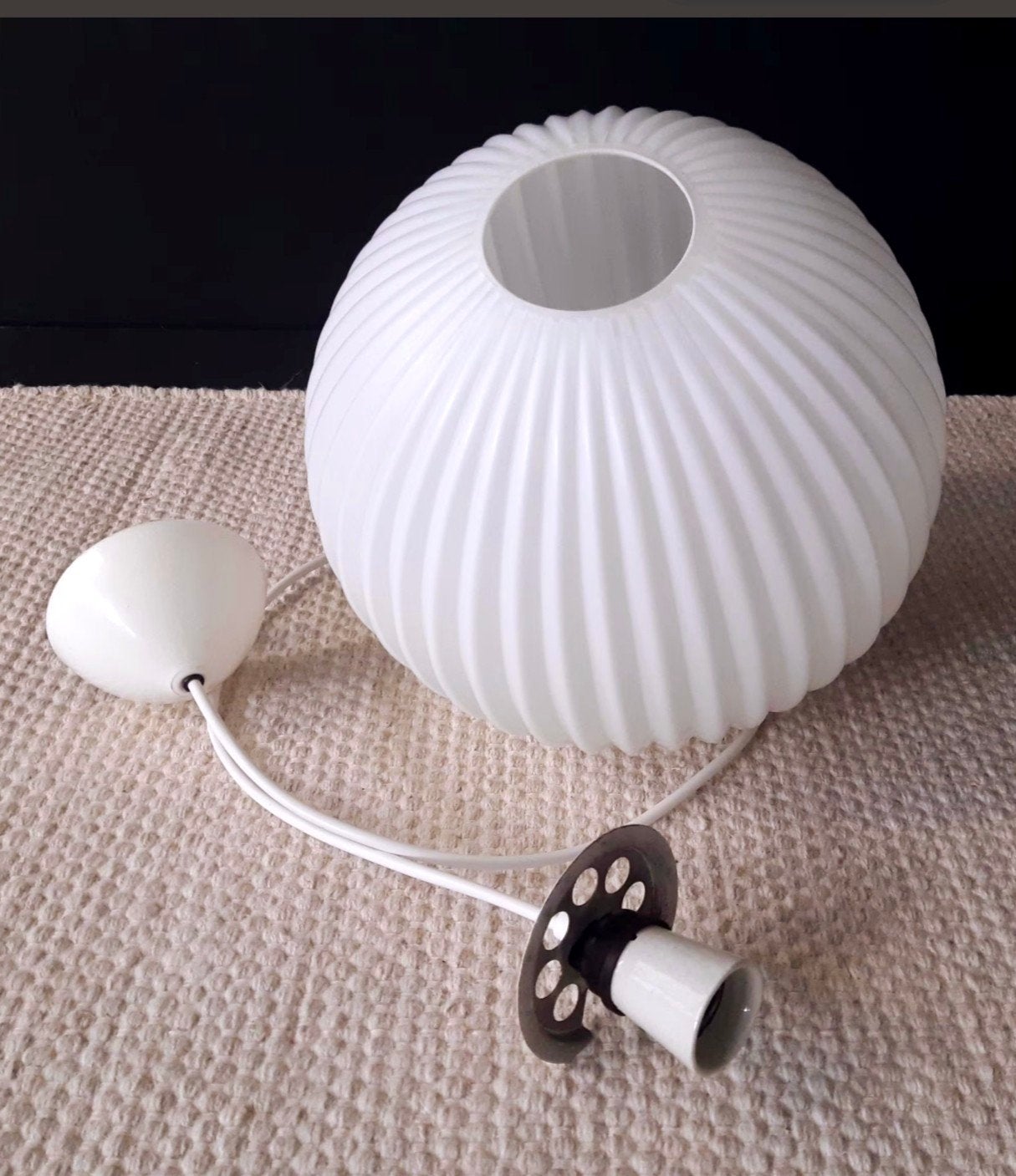 Gezocht witte opaline bol, Ophalen