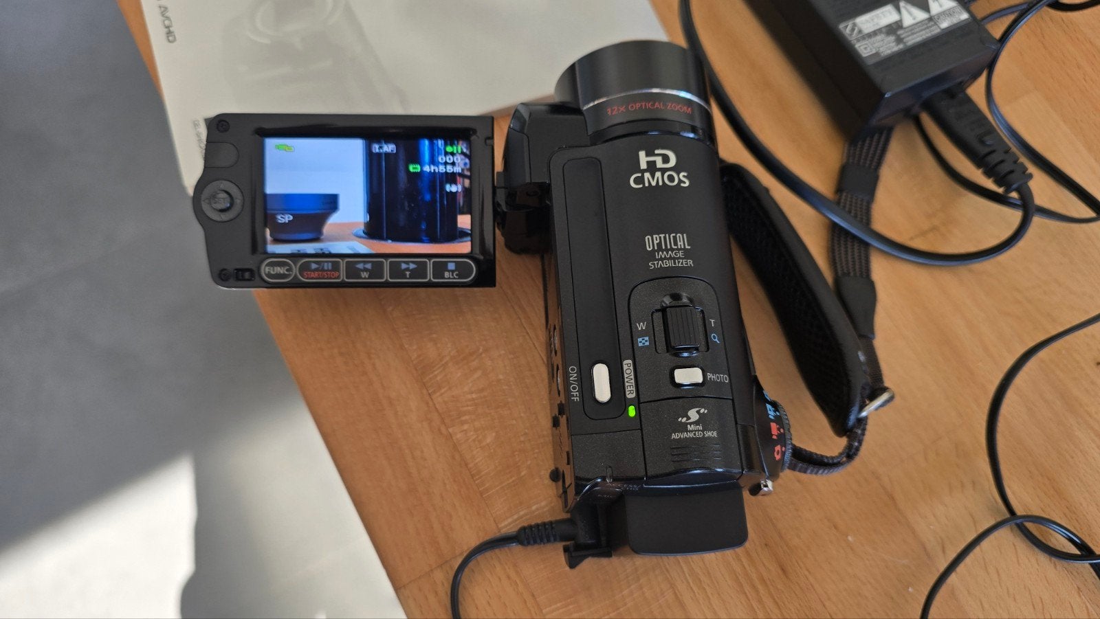 Canon HF10 Full HD camcorder + Canon groothoeklens + accesso, TV, Hi-fi & Vidéo, Carte mémoire, Full HD, Canon, Caméra