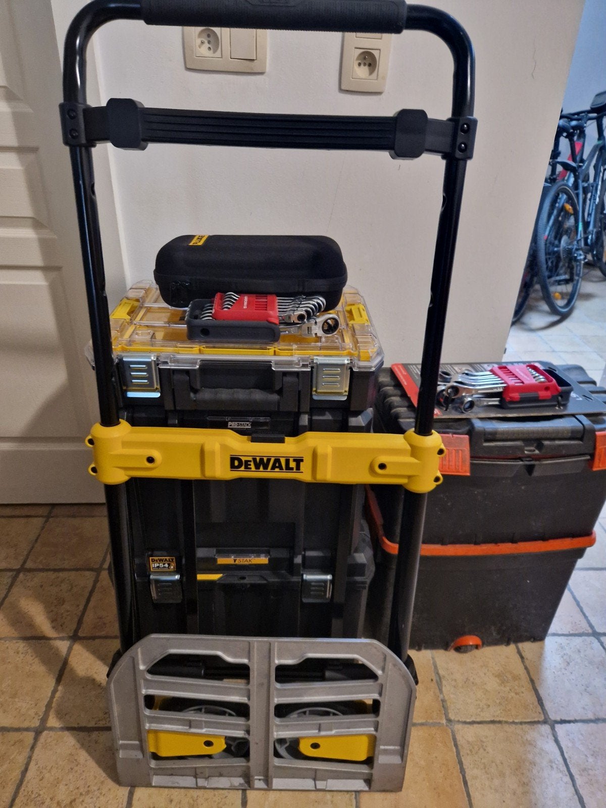 Dewalt opvouwbare kar van 190 kg, Doe-het-zelf en Bouw, Transportwagens, 100 liter of meer, Ophalen, Zo goed als nieuw, Transportkar