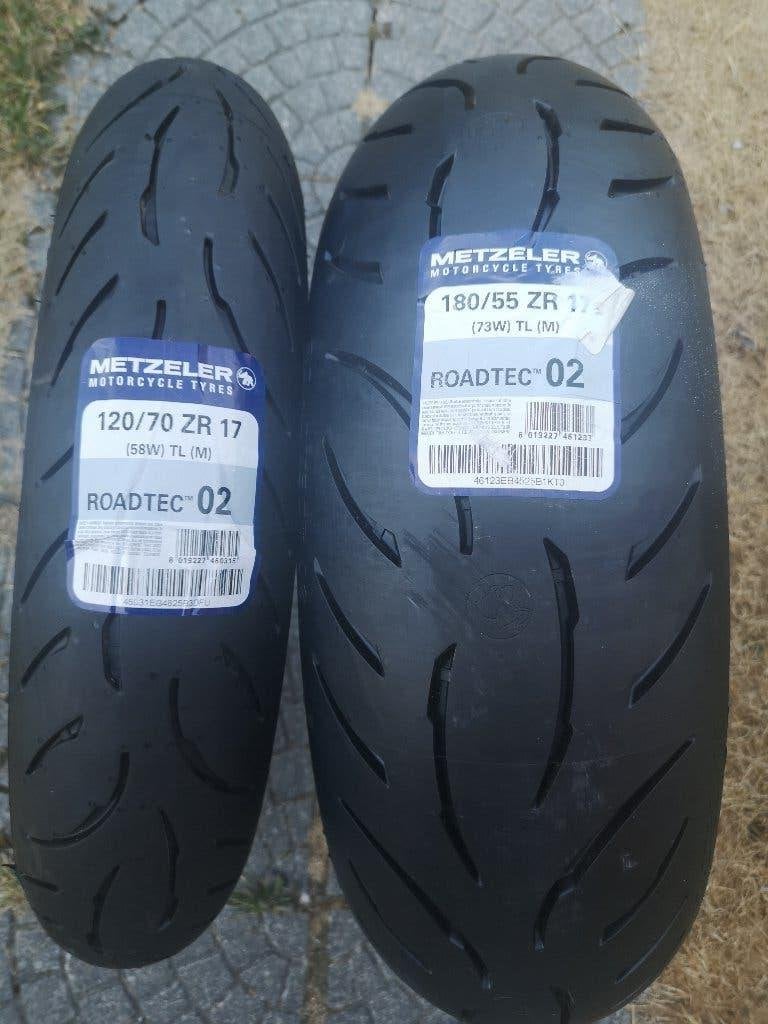 Set neuf de Metzeler Roadtec 02 en 120/180, Motos, Enlèvement