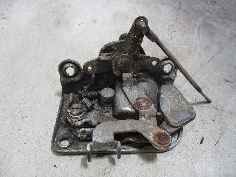 SERRURE DE PORTE AVANT GAUCHE Mercedes-Benz / 8 (W115), Mercedes-Benz, Utilisé, Avant, Dialog.mb@mercedes-benz.com