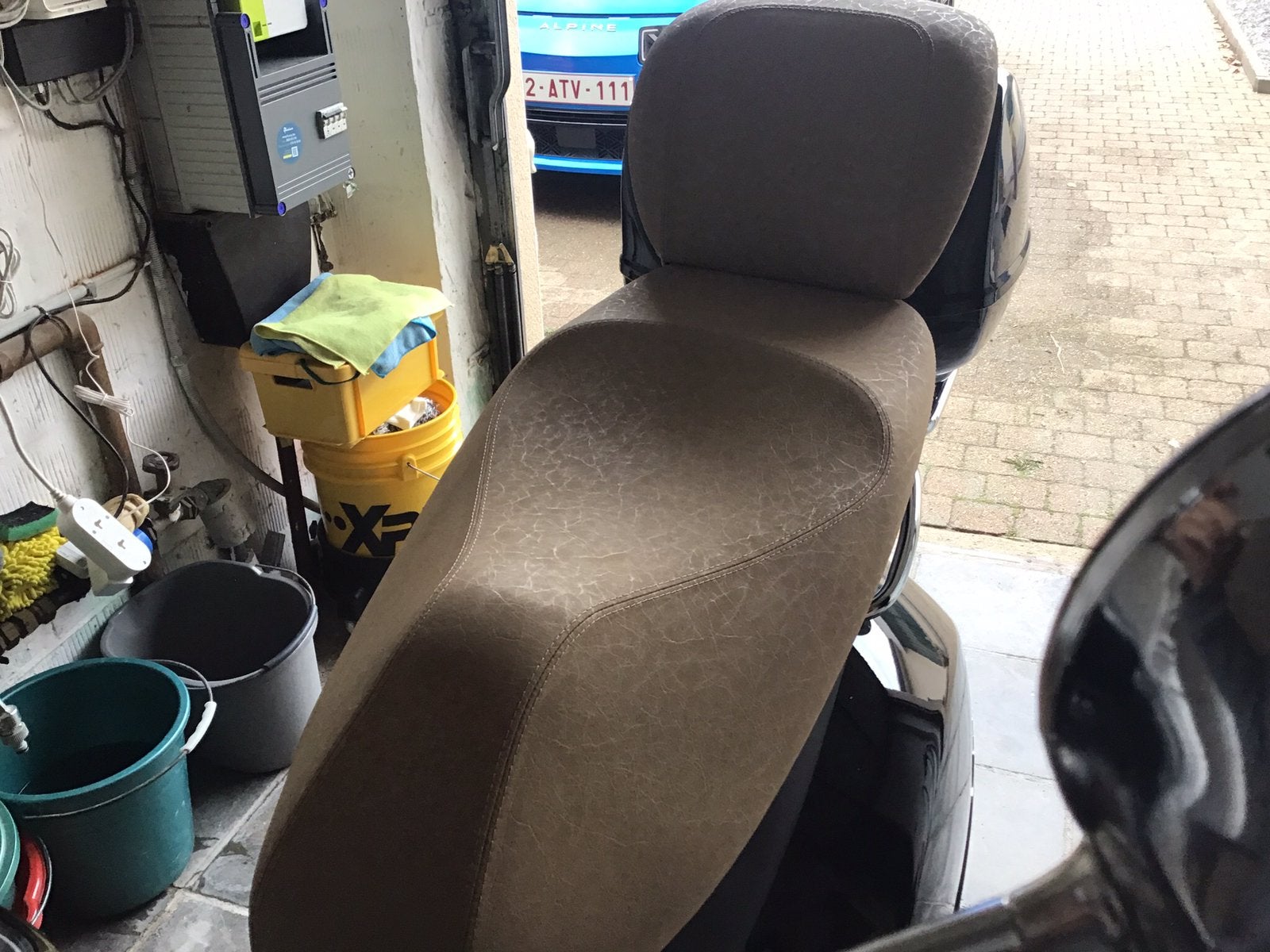 Selle et dossier inutilisés pour le top case Vespa GTS, Motos, Particulier
