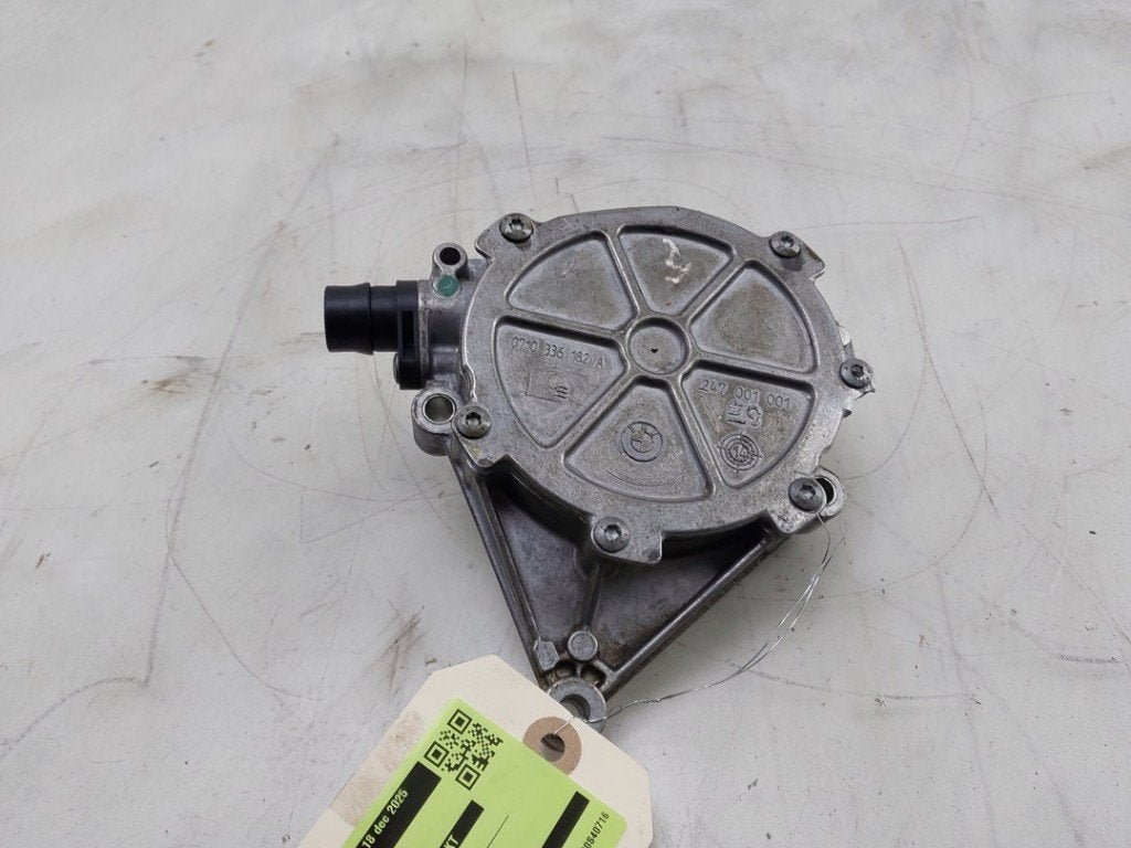 VACUUM POMPE PETROL X5 (F15) (|0710336182A|11667622380|), Utilisé, BMW, Petuelring 130
80809  München, DE, Bayerische Motoren Werke AG