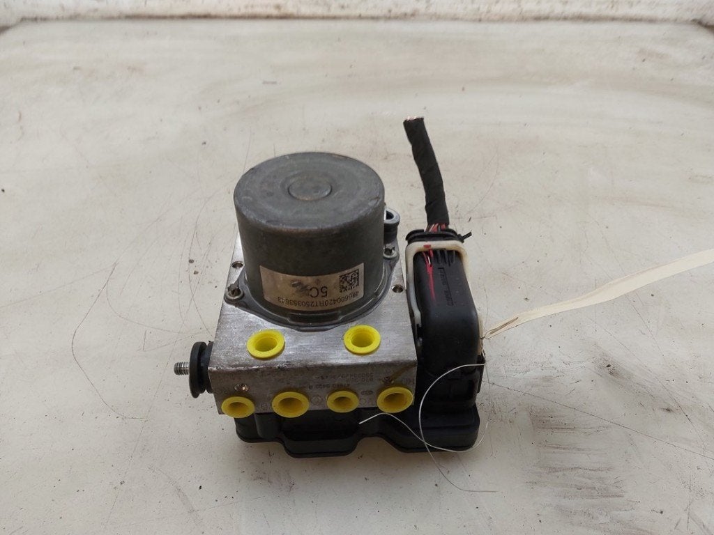 ABS POMP Renault Clio V (RJAB) (|476600420R|476600092R|), Robert Bosch AG, Gebruikt, Renault, Robert-Bosch-Allee 1
74232  Abstatt, DE