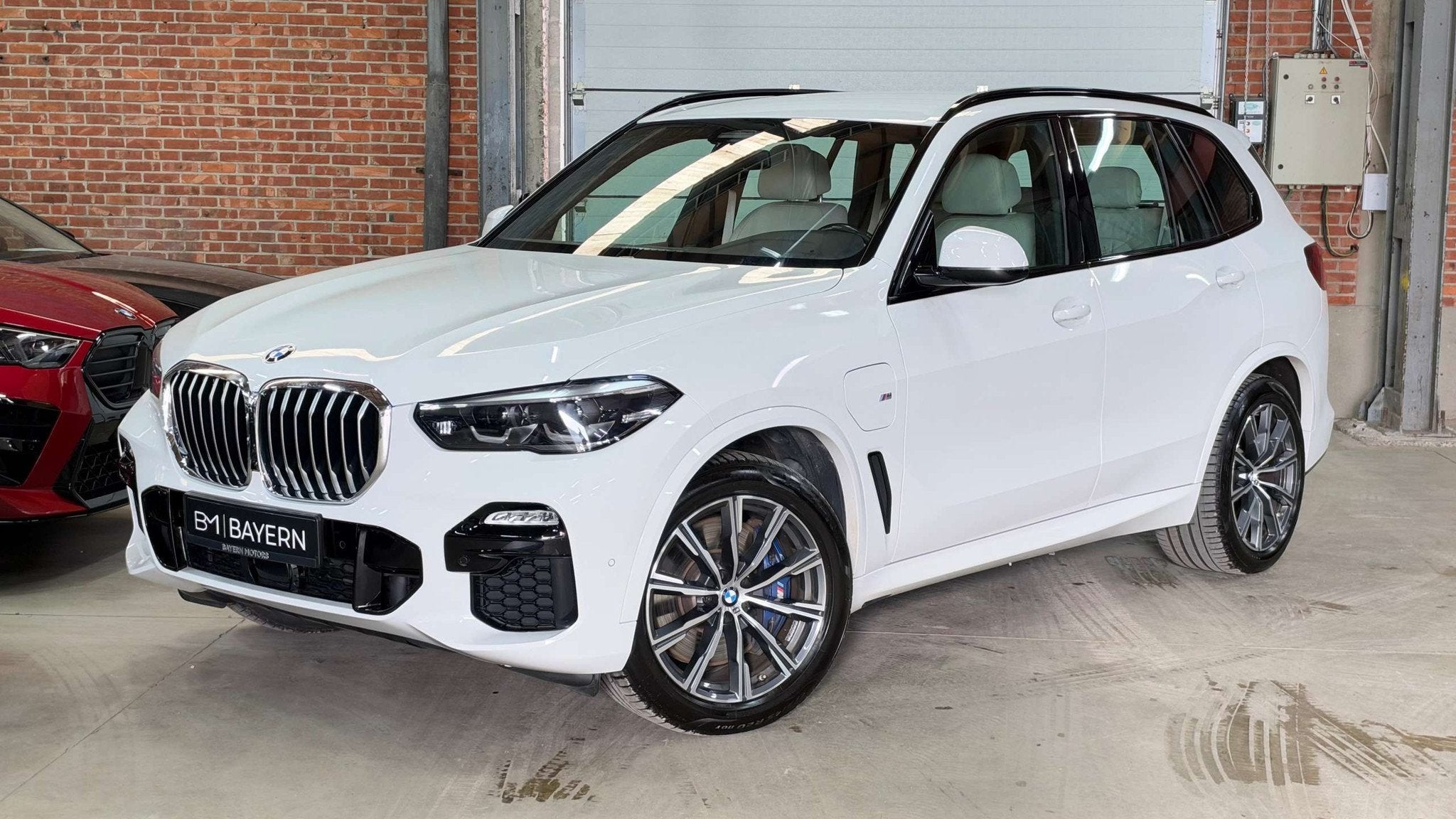BMW X5 PHEV|3.0A xDrive45e|87.000km|2021|M-Pakket|SOH 89%, Auto's, Gebruikt, Wit, Leder, 5 zetels