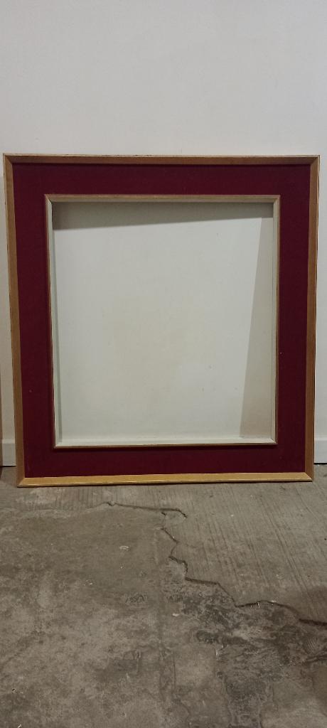 Cadre vide bordeaux et doré 53x58, c74, Enlèvement, Utilisé, Bois, Doré