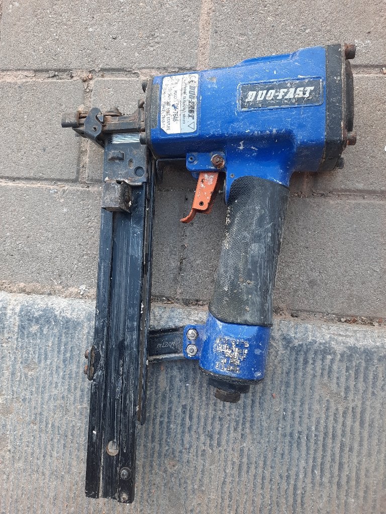 nietmachine voor compressor en nietjes, naaldbikhamer, Bricolage & Construction, Compresseurs, Enlèvement