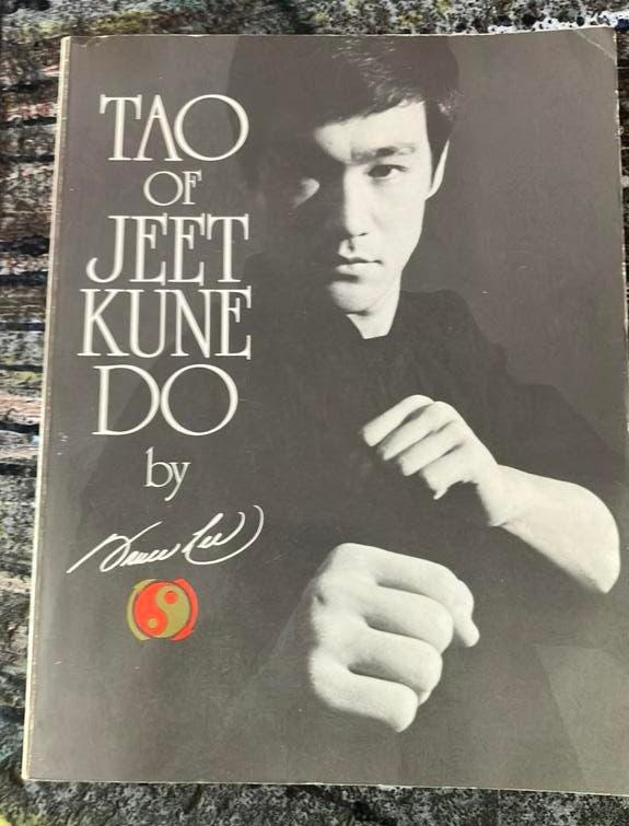 Tao of Jeet Kunde Do by Bruce Lee, Boeken, Ophalen of Verzenden, Gelezen, Vechtsport