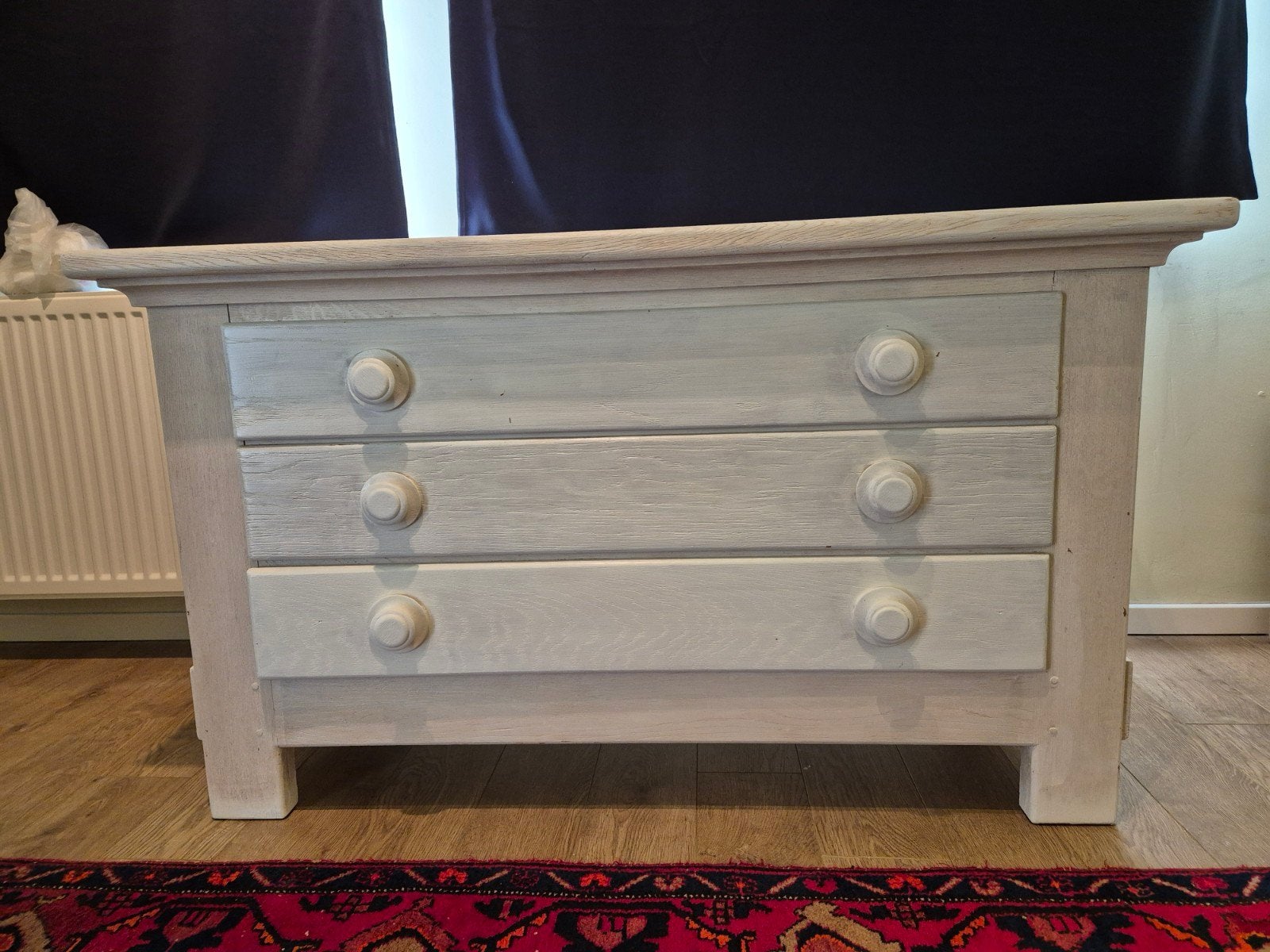 commode entièrement en chêne avec 3 tiroirs, Maison & Meubles, 3 ou 4 tiroirs, Moins de 100 cm, 100 à 150 cm, Enlèvement