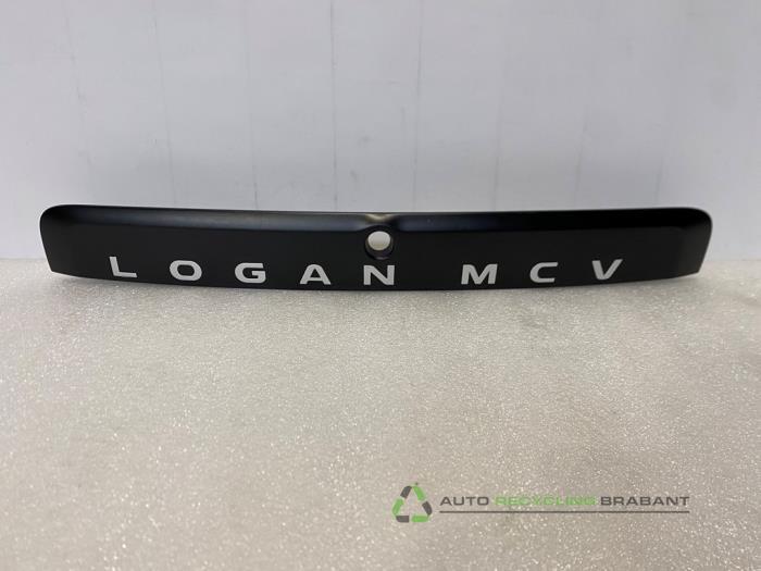 Moulure hayon d'un Dacia Logan, Autos : Pièces & Accessoires, Carrosserie & Tôlerie, Dacia, Utilisé, 3 mois de garantie, Enlèvement ou Envoi