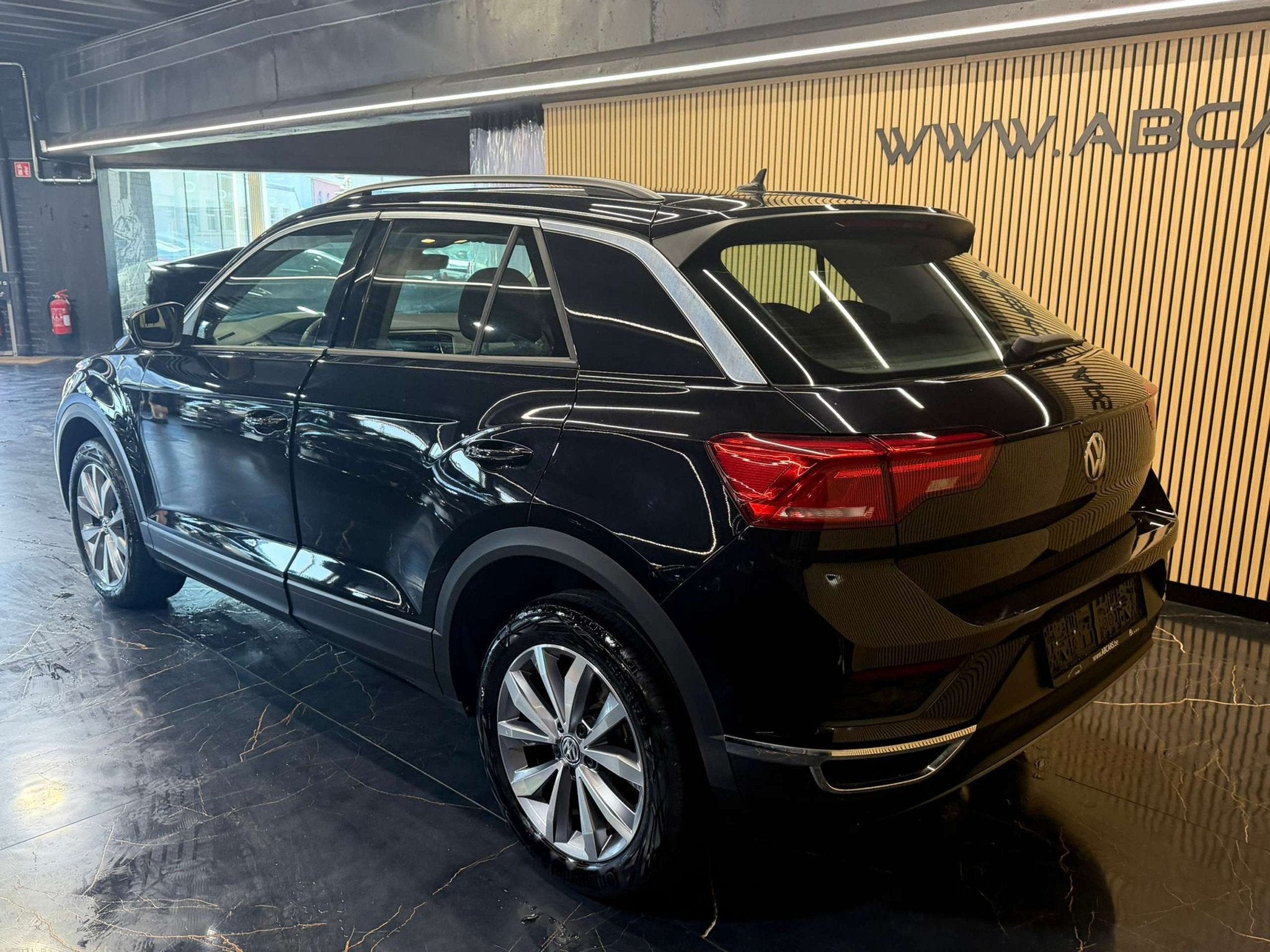 Volkswagen T-Roc 1.5 TSI ACT * SPO R T * GAR 12 MOIS * 1ER P, Auto's, Volkswagen, Stof, 4 cilinders, Zwart, Bedrijf