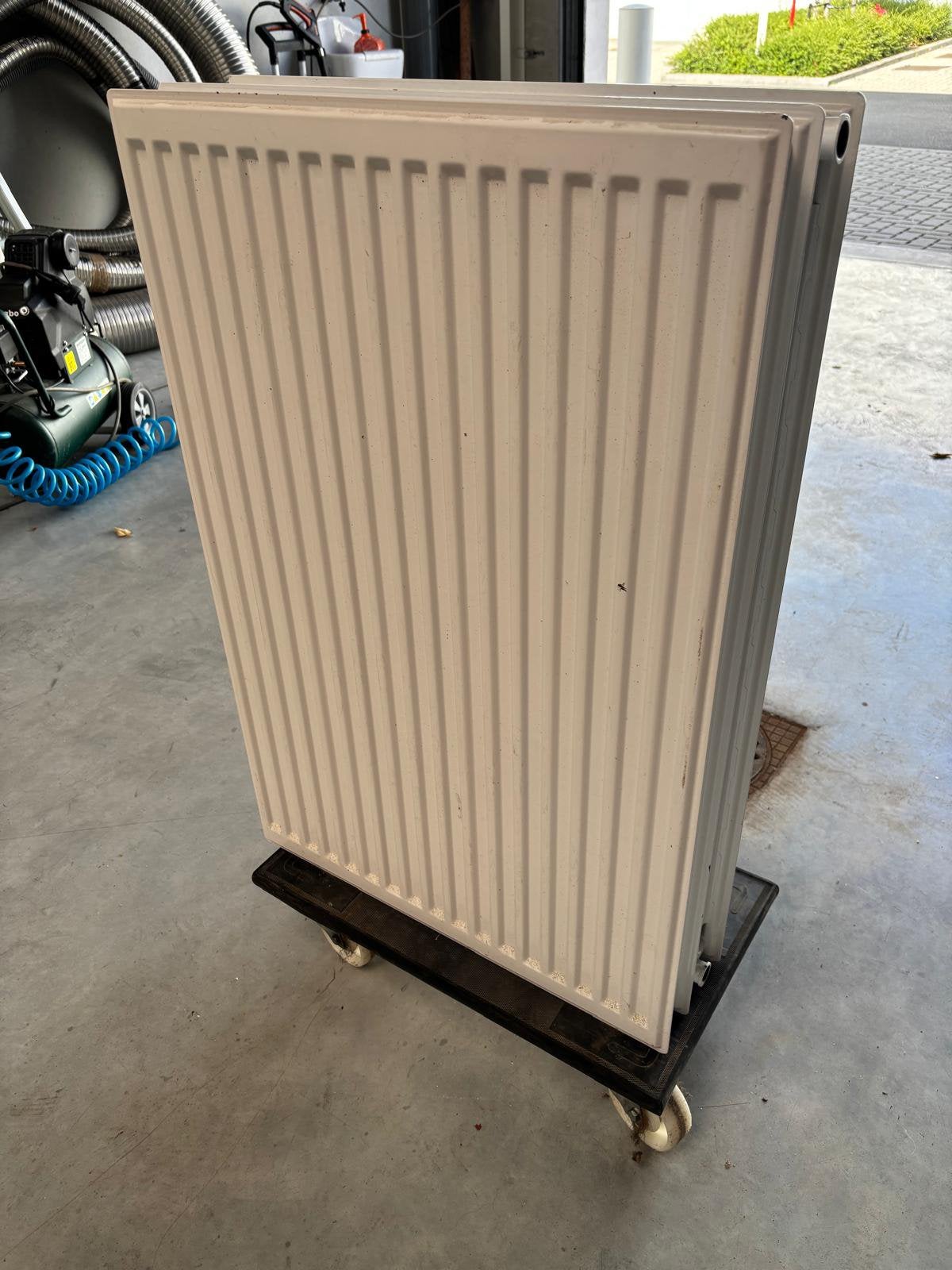 Radiateur Horizontal R33, Bricolage & Construction, Chauffage & Radiateurs, Enlèvement, Comme neuf, Radiateur