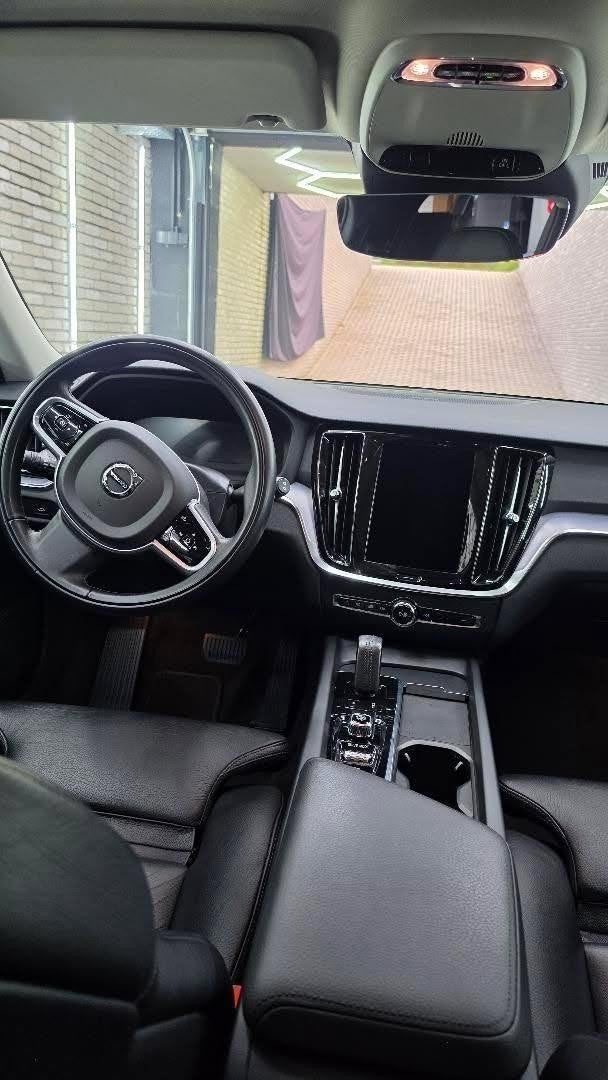 Volvo v60 B3 mild hybrid bj.2021, Autos, Cuir, Euro 6, Noir, V60