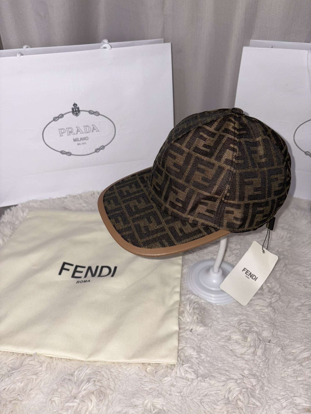 Fendi brun, Enlèvement ou Envoi, Comme neuf, Casquette