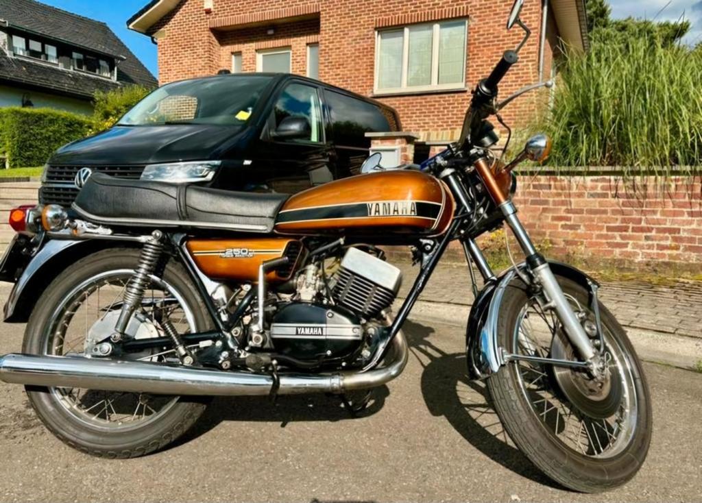 Yamaha rd 250 cc, Motos