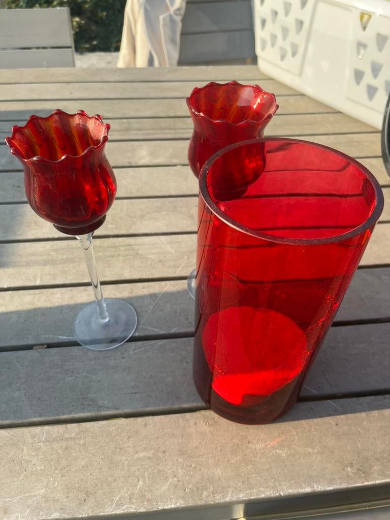 Rode vaas met 2 kleine vaasjes in glas, Ophalen, Zo goed als nieuw, Glas