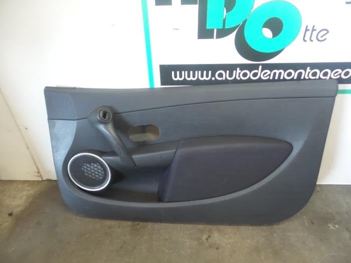 Portierbekleding 2Deurs rechts van een Renault Clio (Clio 3, Gebruikt, -, Renault, -
