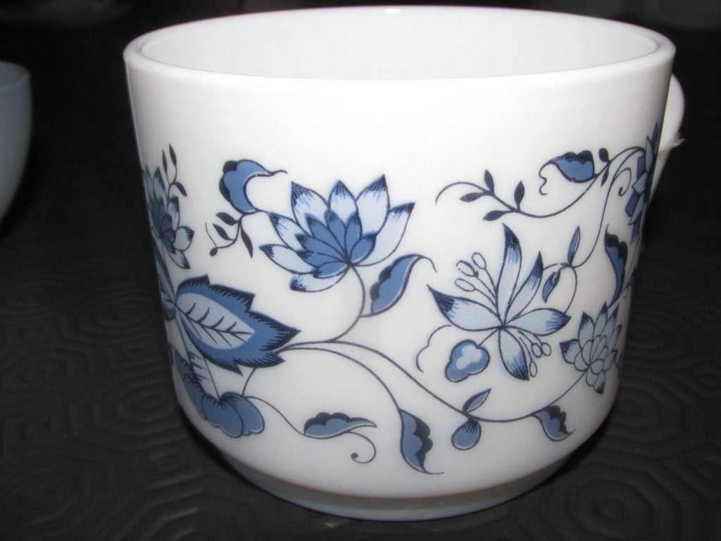 Tasses ARCOPAL ASTER Fleur bleue (lot de 4 tasses), Antiquités & Art, Antiquités | Services (vaisselle) pièces, Enlèvement