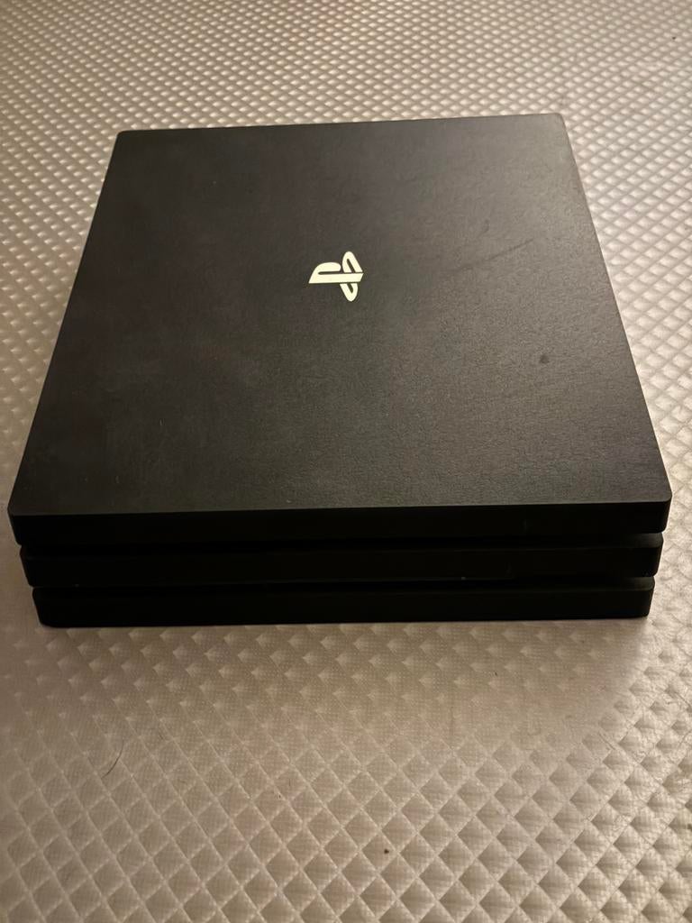 Console PS4 + nouvelle manette (réplique) — Parfait état !, 3 joueurs ou plus, Enlèvement, Utilisé, Online