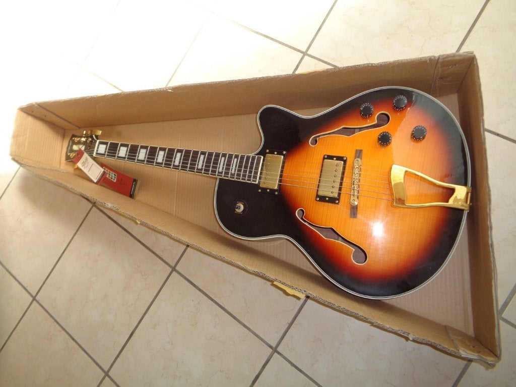 Guitare électro-acoustique: Marque: "STAGG". A 35VS, Enlèvement, Neuf, Autres marques