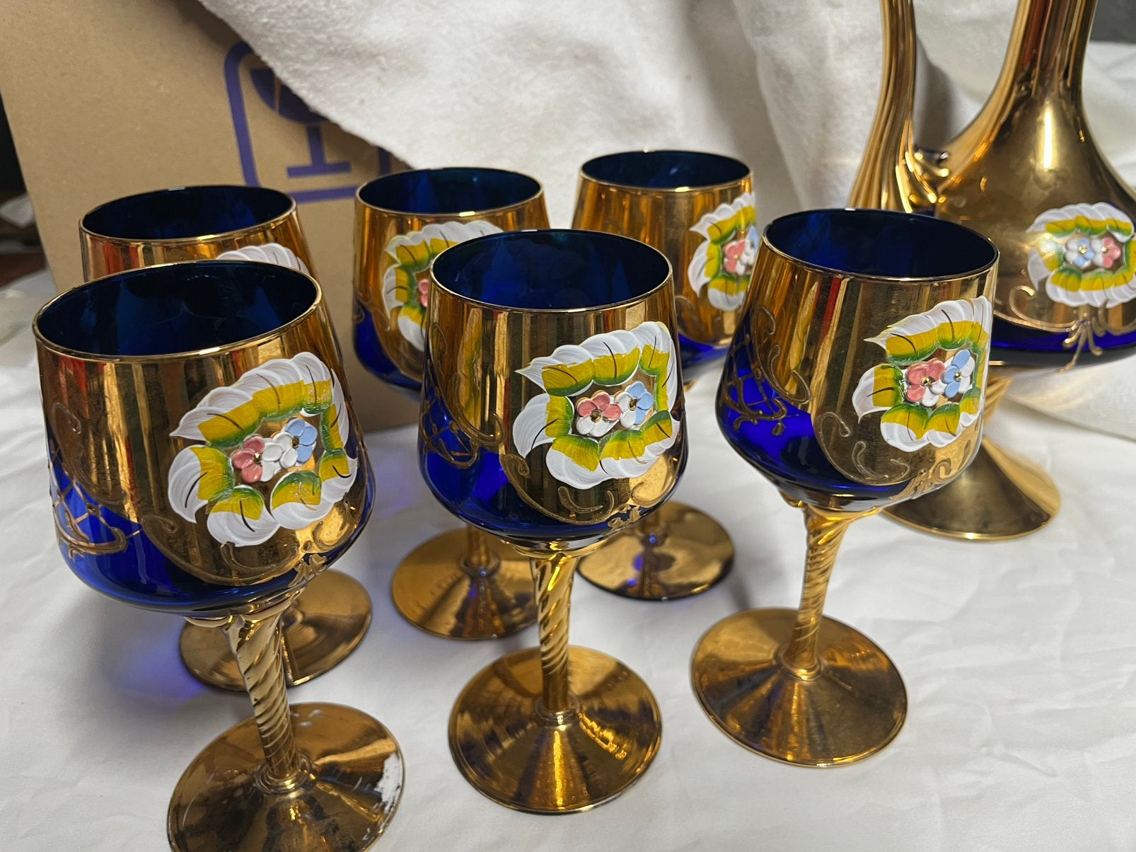 Ensemble - carafe et verres, Enlèvement
