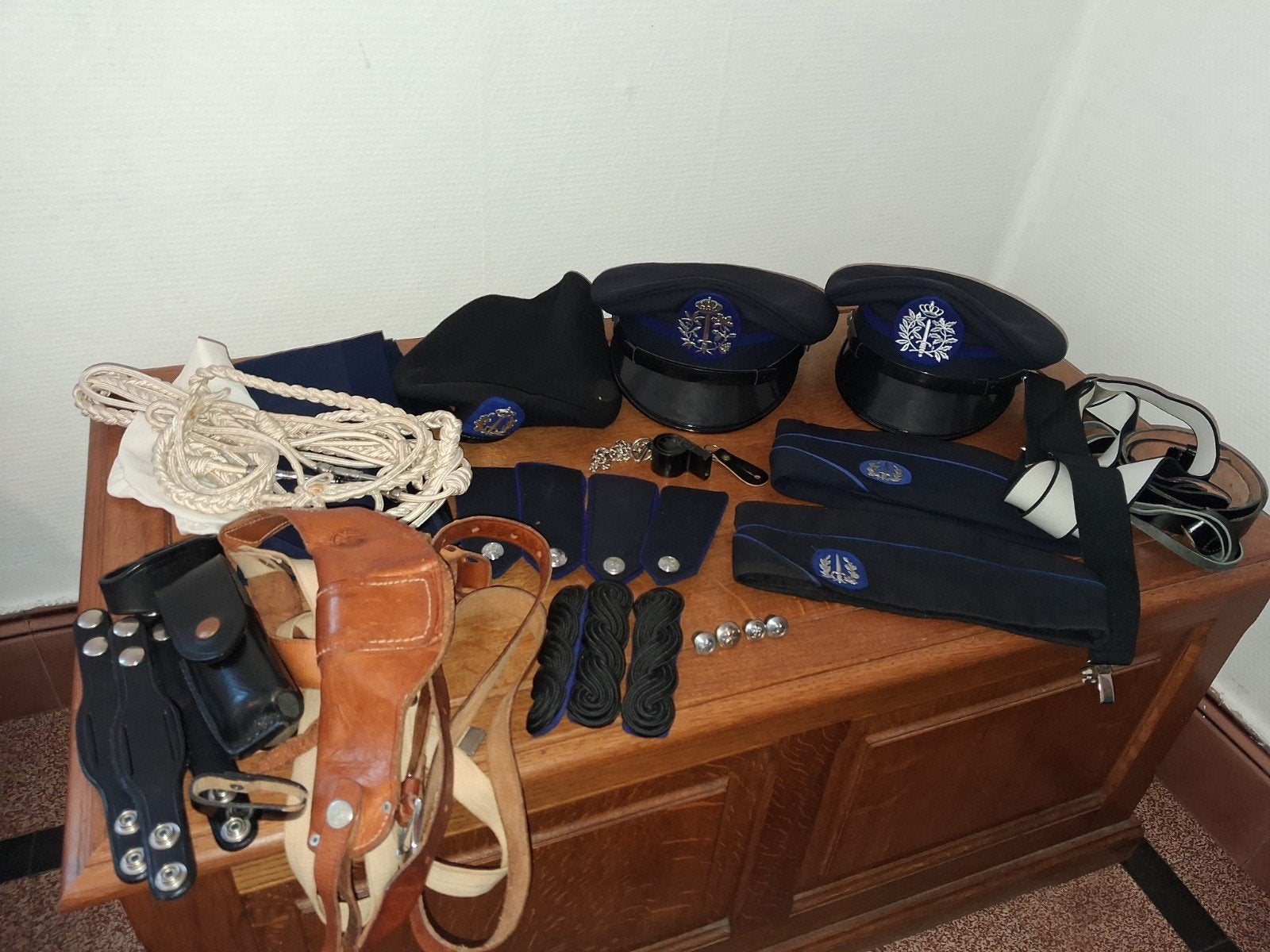 Lot d'uniforme et équipement ancien Gendarmerie Belge, Enlèvement, Utilisé