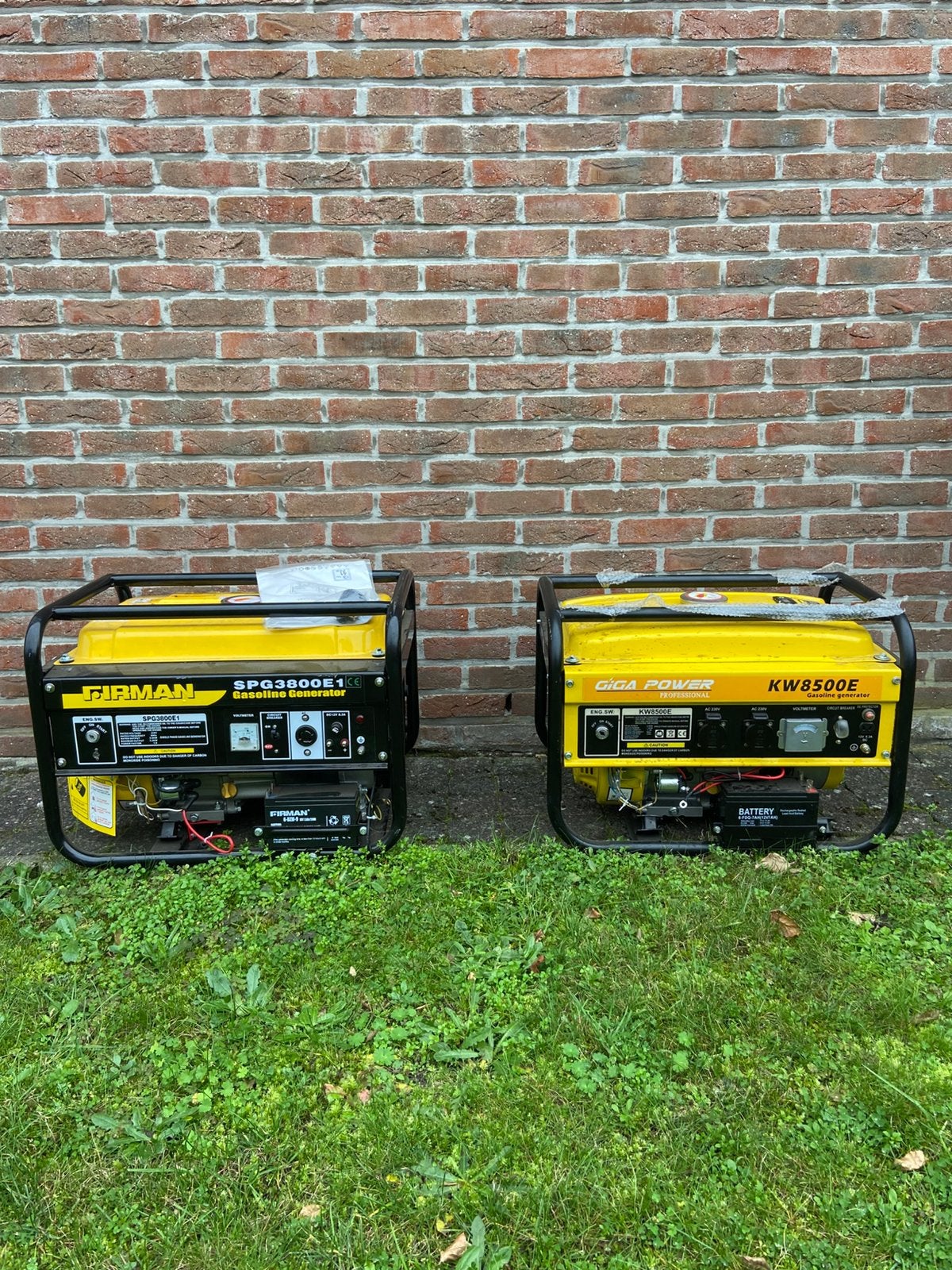 2 nieuwe generators, Ophalen, Zo goed als nieuw