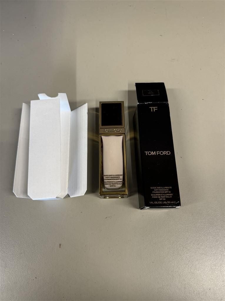 Tom Ford 0.0 Pearl Soft Radiance Foundation, Handtassen en Accessoires, Ophalen of Verzenden, Zo goed als nieuw