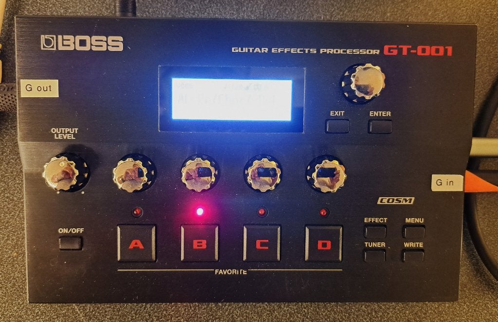 multi effets Boss GT001 +chargeur, Musique & Instruments, Effets, Comme neuf, Multi-effet, Enlèvement