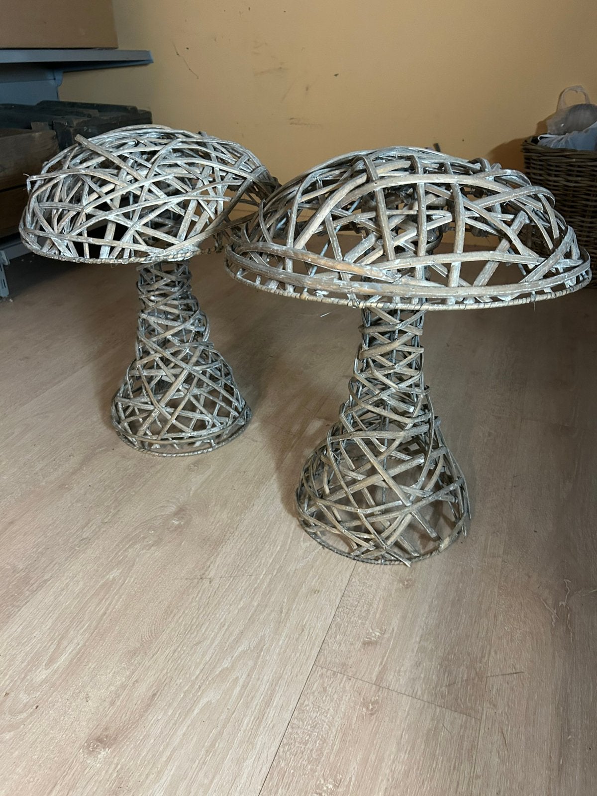 2 paddestoelen riet deco, Huis en Inrichting, Woonaccessoires | Kransen, Ophalen, Zo goed als nieuw