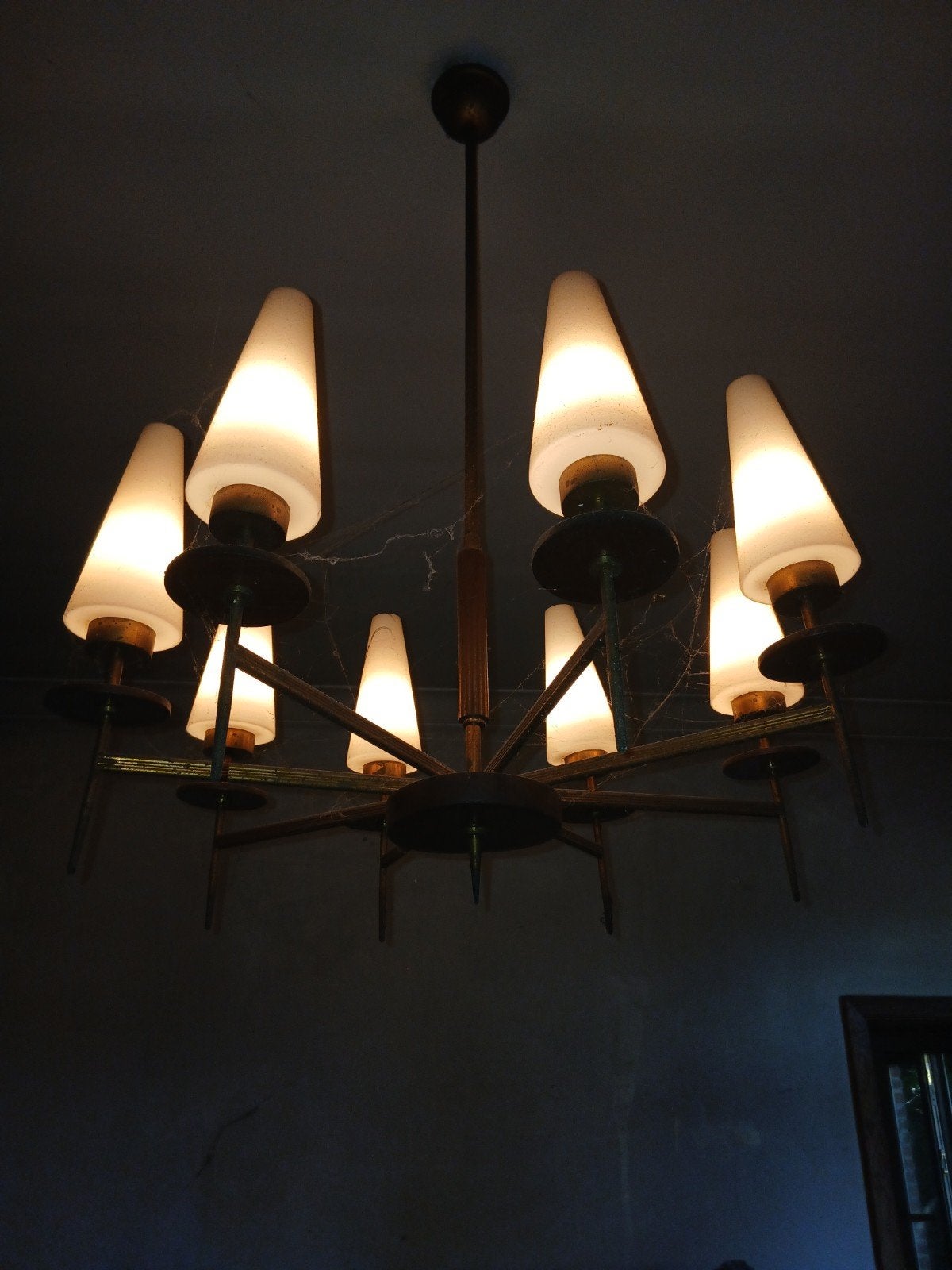 Prachtige Mid-Century Modern Kroonluchter – Messing, Hout &, Huis en Inrichting, Lampen | Kroonluchters, Ophalen, Glas