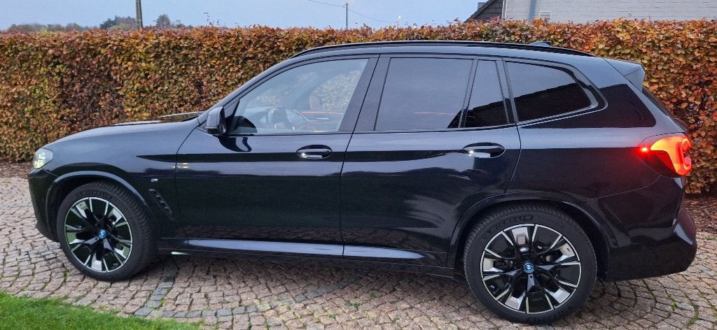 BMW iX3 - Impressive - M Sportpakket - Trekhaak Panoramadak, Auto's, Dealer onderhouden, Euro 6, Blauw, Leder